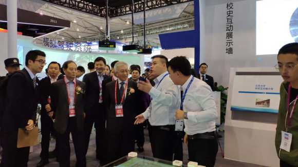 东方中原携高校综合解决方案及产品出席成都秋季高教展