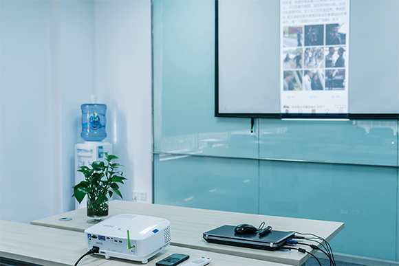 ������������E580����������ҡ����ߡ�����