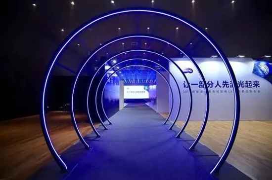 ��������ͶӰ�糱 �����ƽ����񻷾�