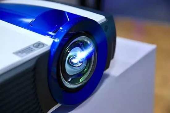 ��������ͶӰ�糱 �����ƽ����񻷾�