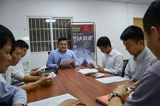 金果投影幕推进“大跃进”团队建设行动,你怎么看?