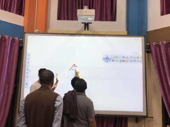 ����ͶӰ��ֽ�϶�����д��Һ������һ�����������̭��