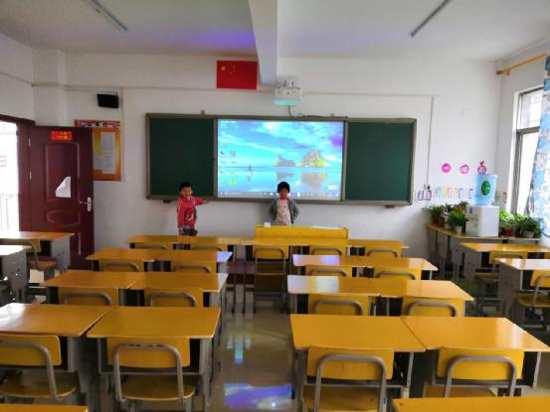 ����ͶӰ��ֽ�϶�����д��Һ������һ�����������̭��