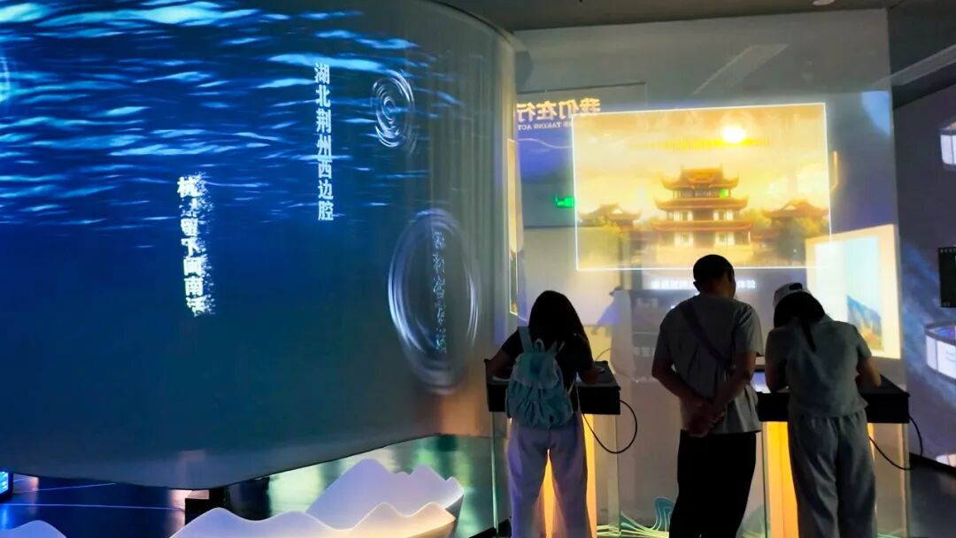 光峰23台工程投影织就语言长河,赋能湖南省博语言文化展