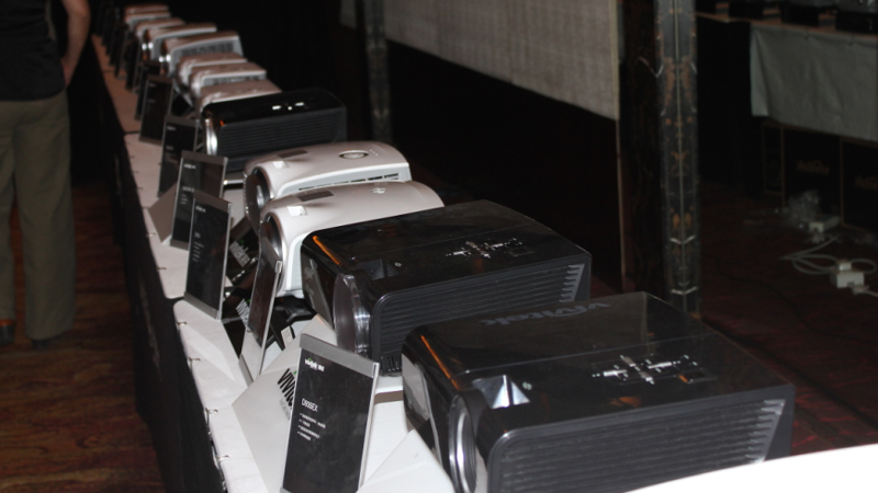 ����ĥһ����������֮������Vivitek��Ѷ2012ȫϵ��Ʒ�������ھ�¡�ؾ���ͼ��