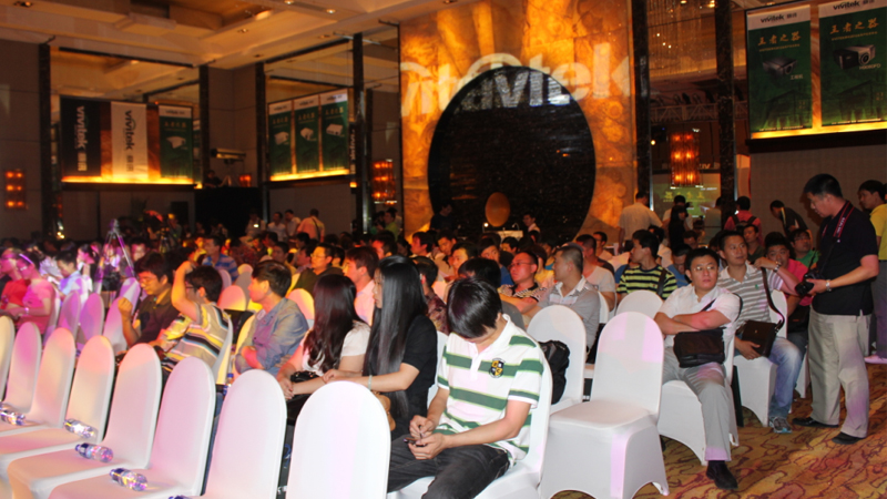 ����ĥһ����������֮������Vivitek��Ѷ2012ȫϵ��Ʒ�������ھ�¡�ؾ���ͼ��